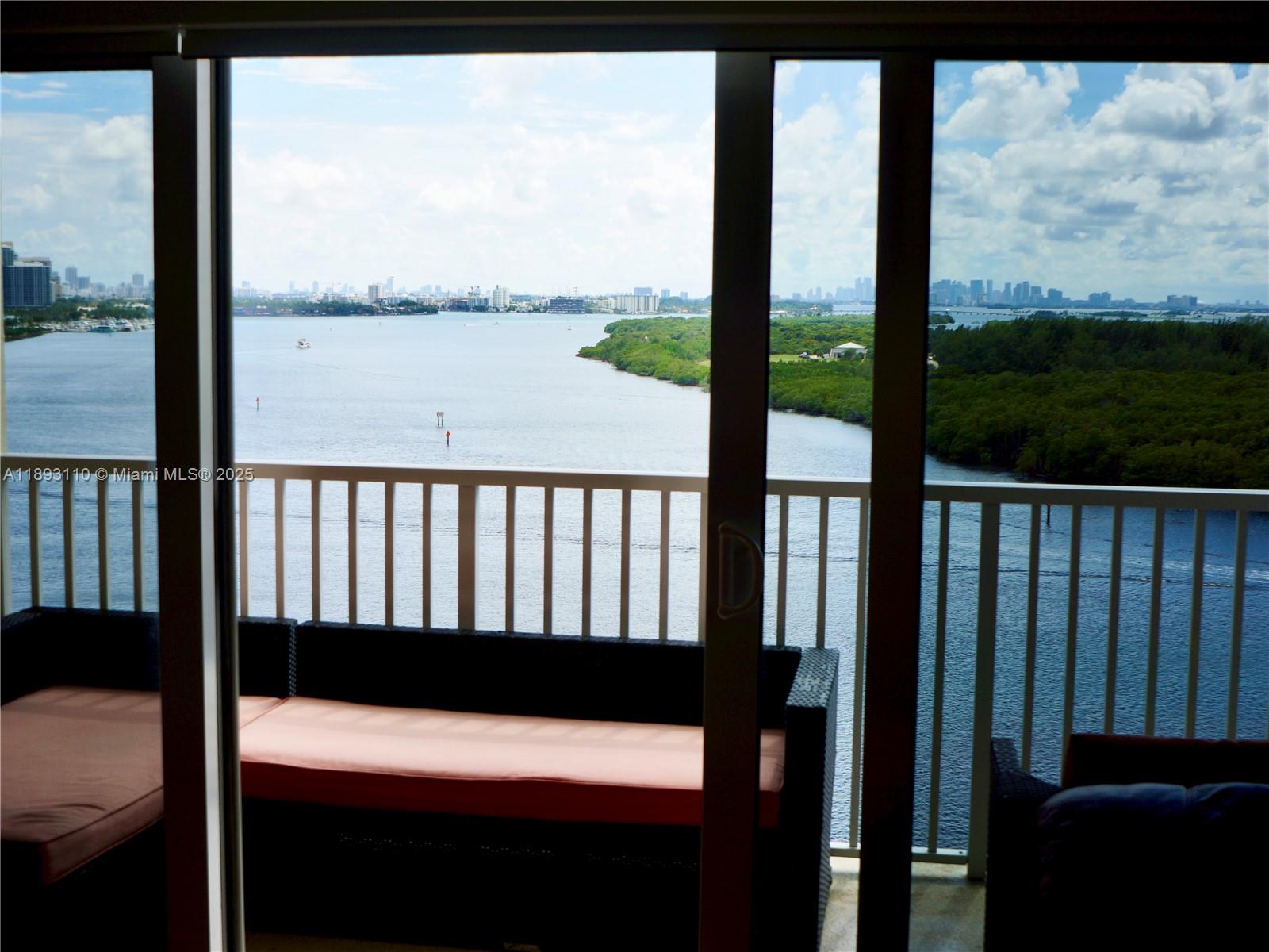 image Arlen House Condo15