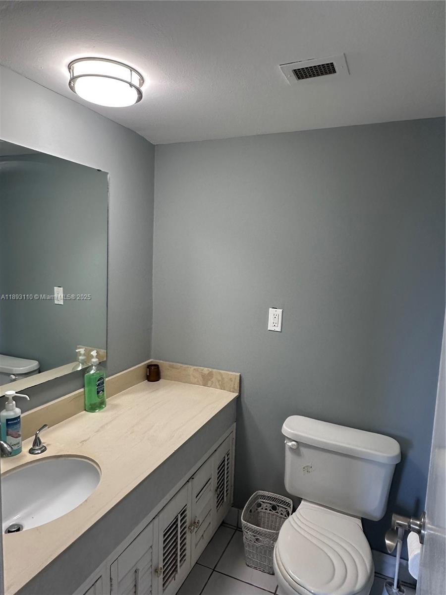 image Arlen House Condo17