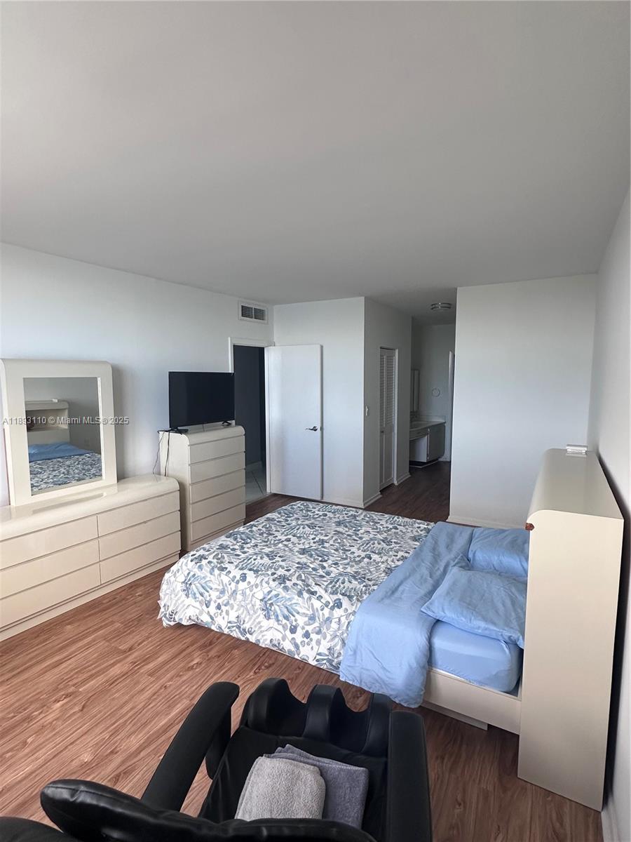 image Arlen House Condo1