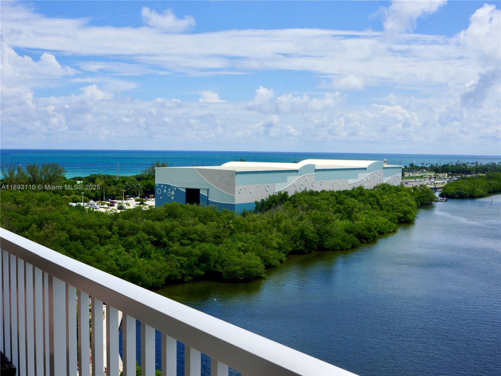 image Arlen House Condo26