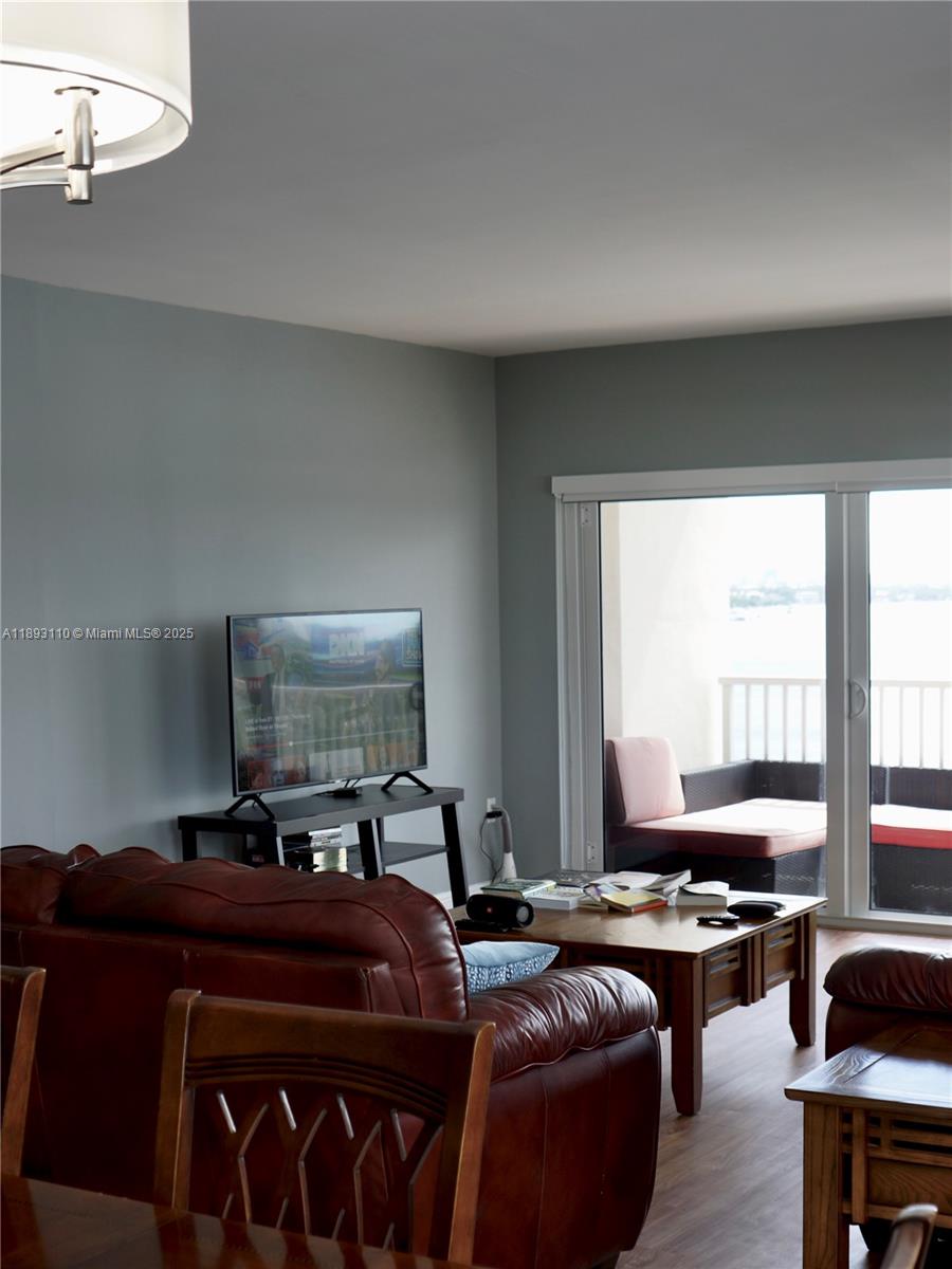 image Arlen House Condo27