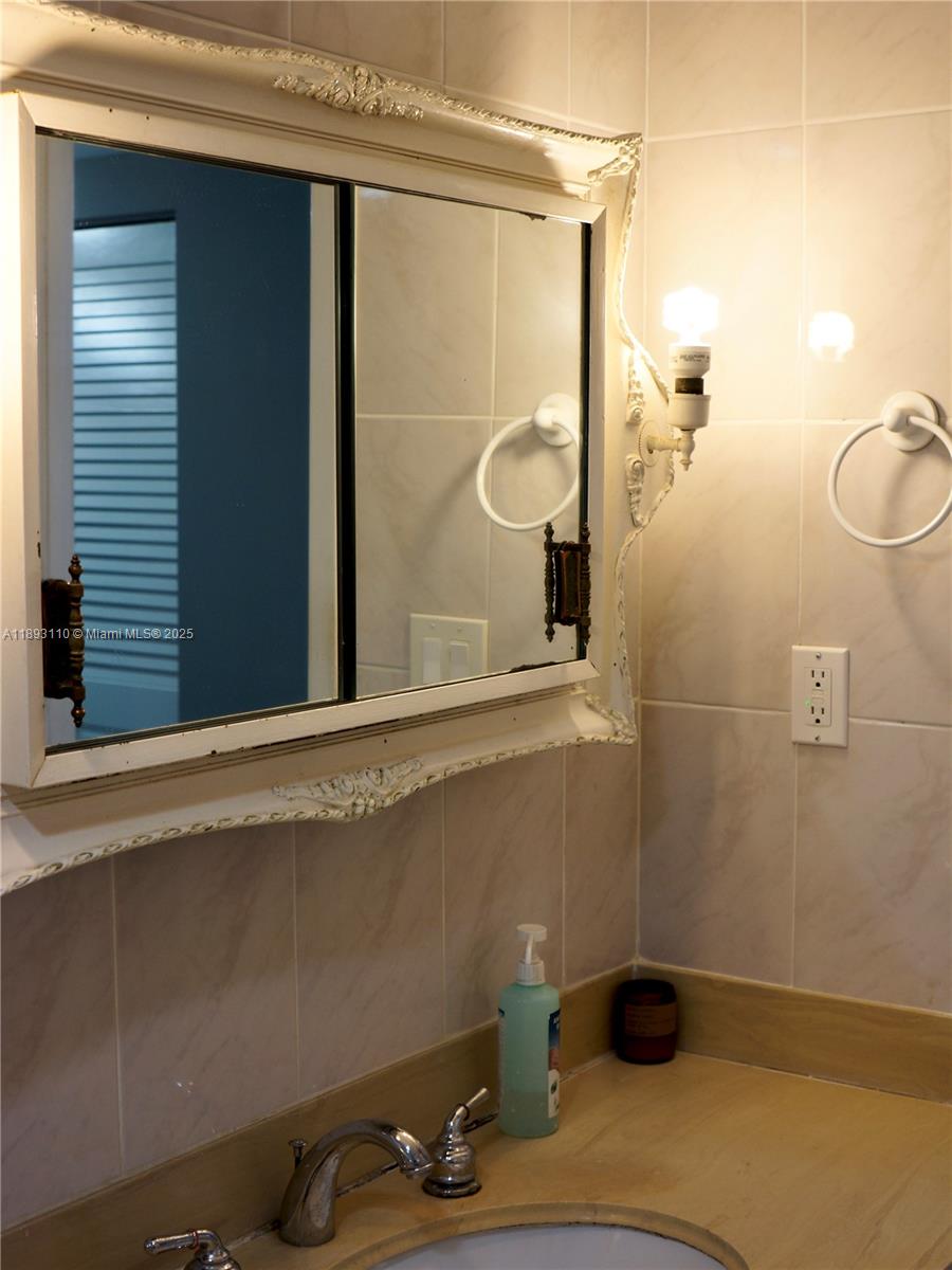 image Arlen House Condo34