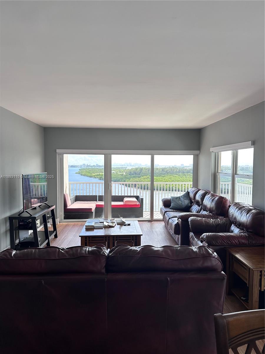 image Arlen House Condo41