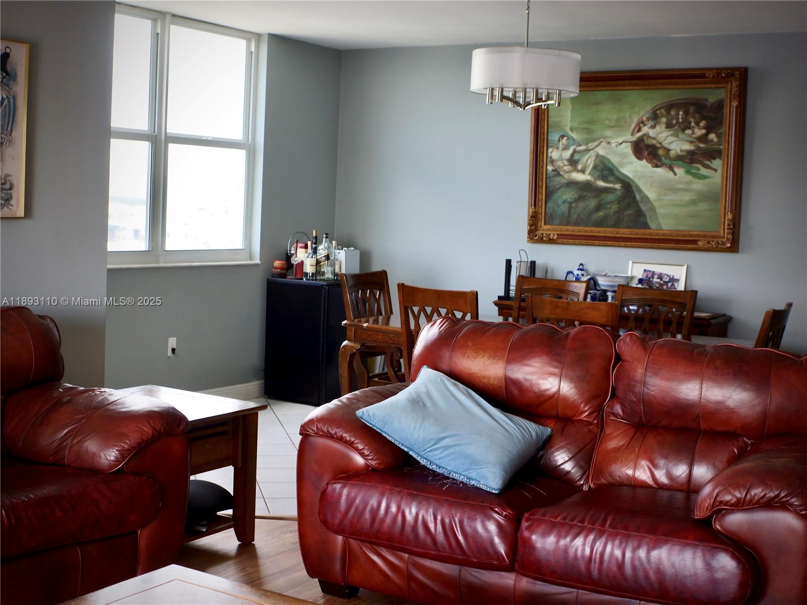 image Arlen House Condo4