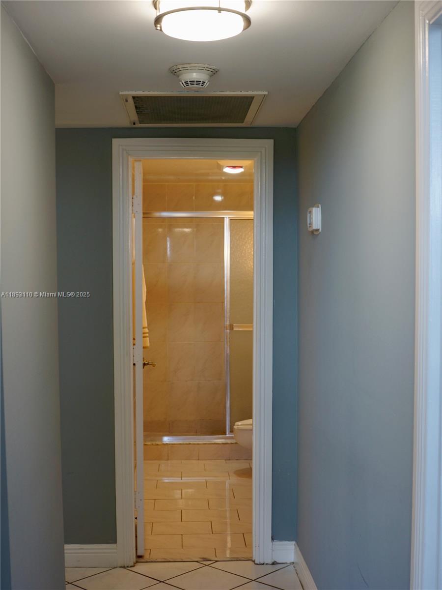 image Arlen House Condo6