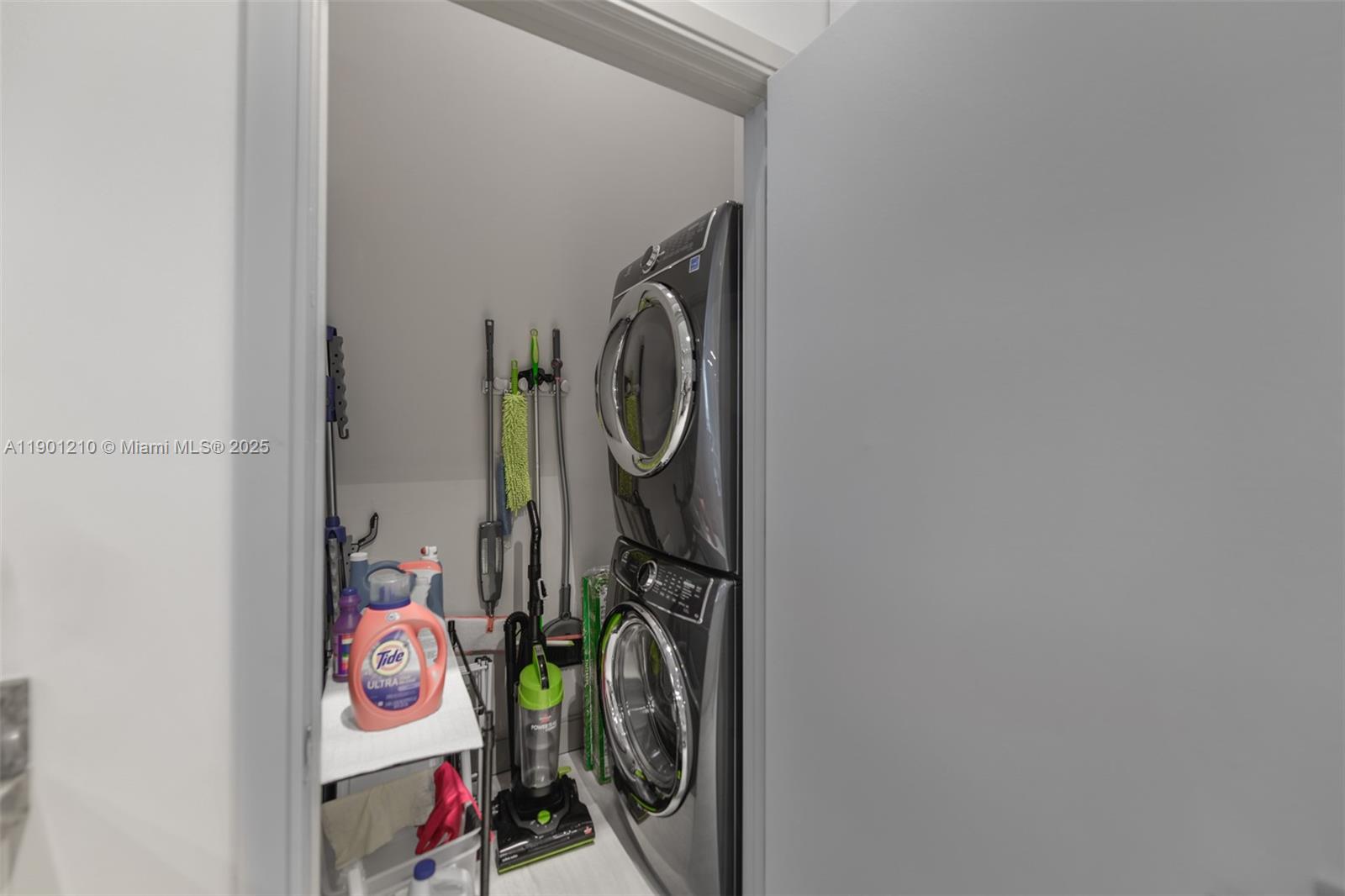 image Icon Brickell10