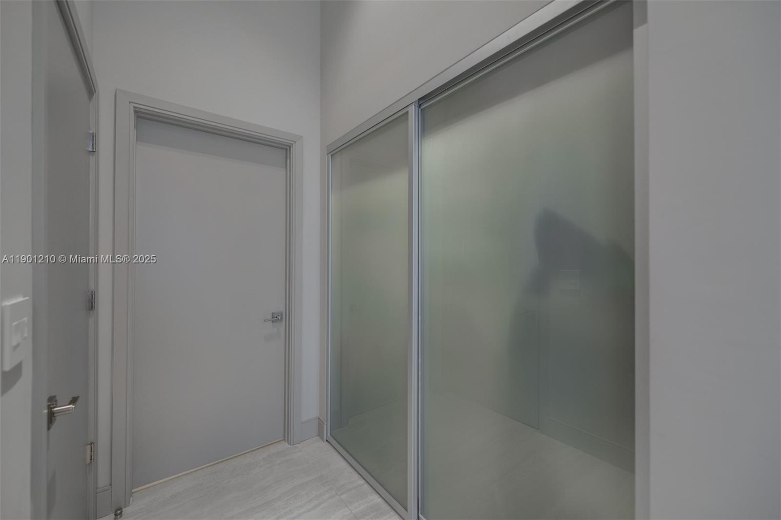 image Icon Brickell15