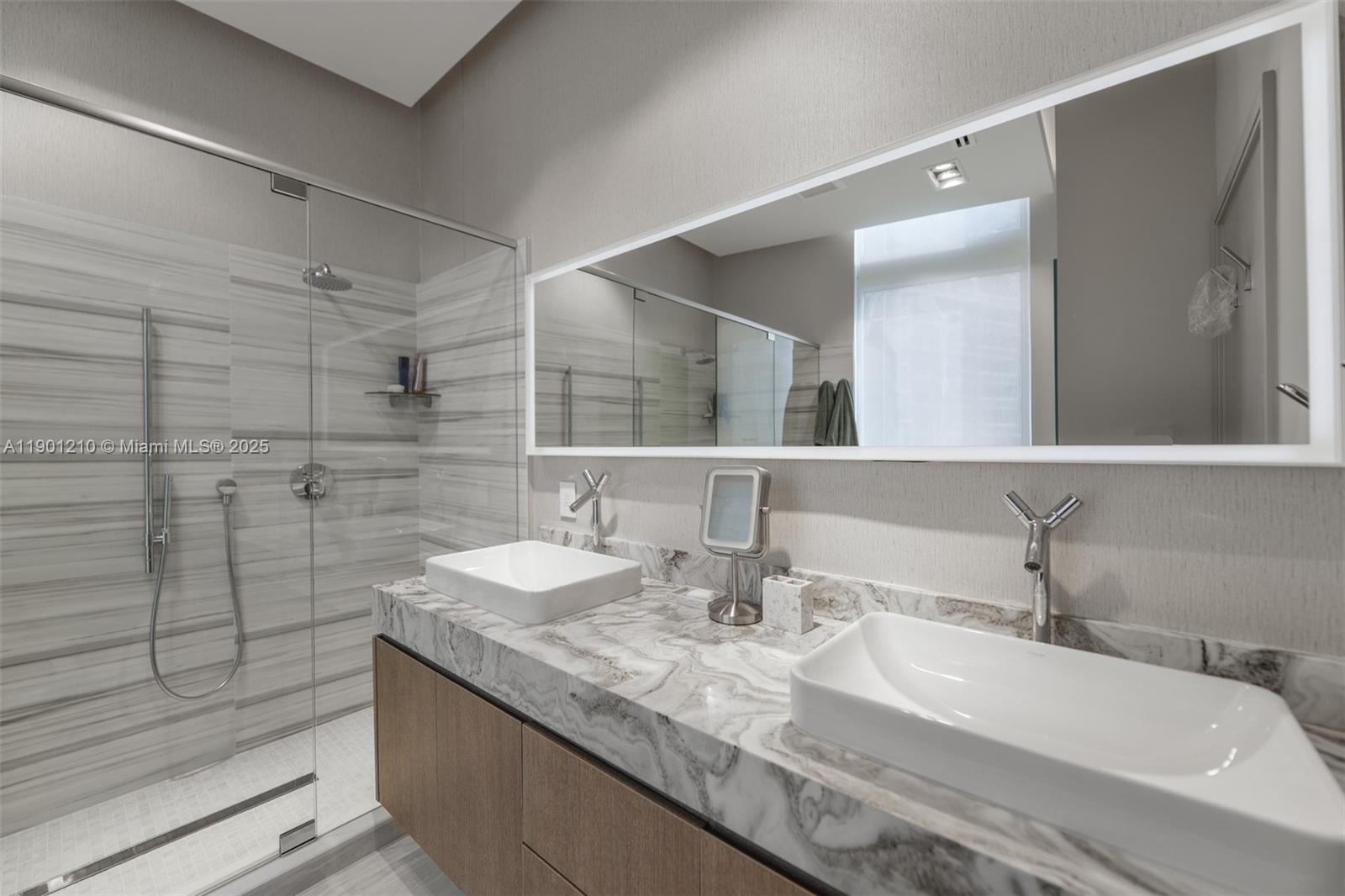 image Icon Brickell21