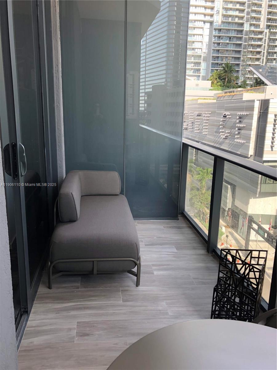 image 801 Sma Designer Suites C13