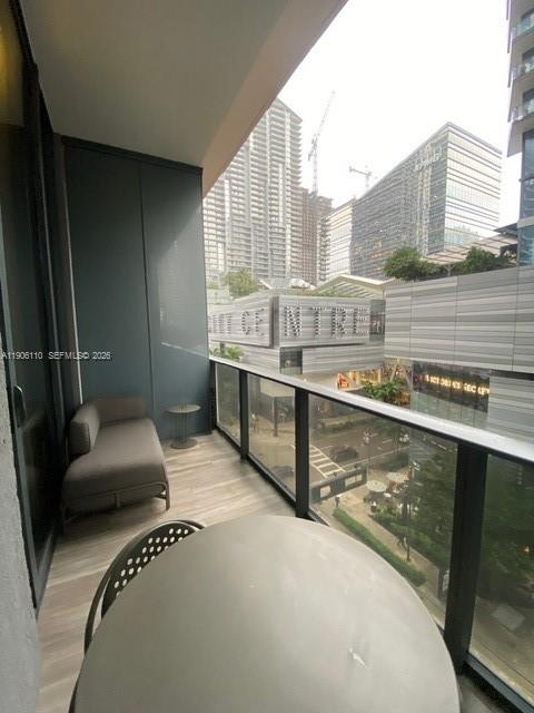 image 801 Sma Designer Suites C20