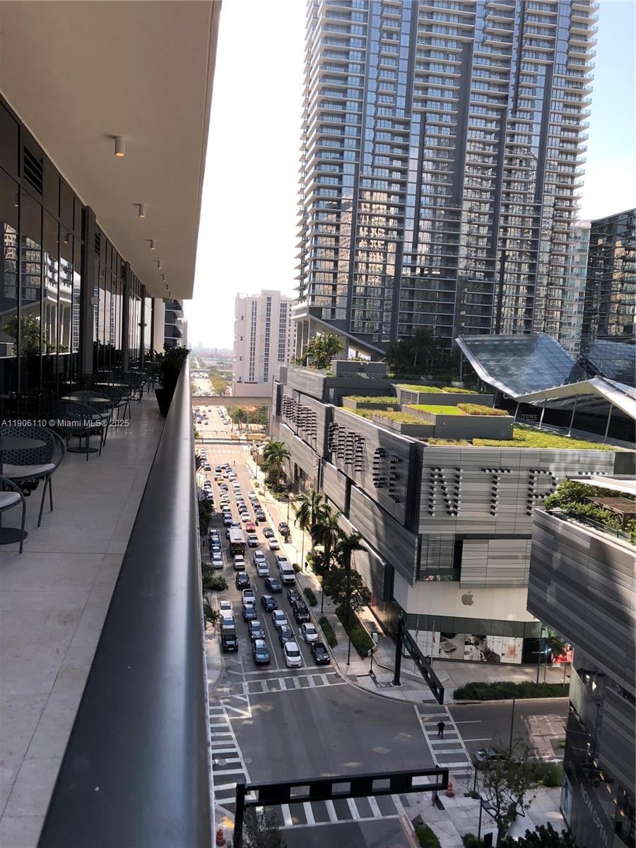 image 801 Sma Designer Suites C6