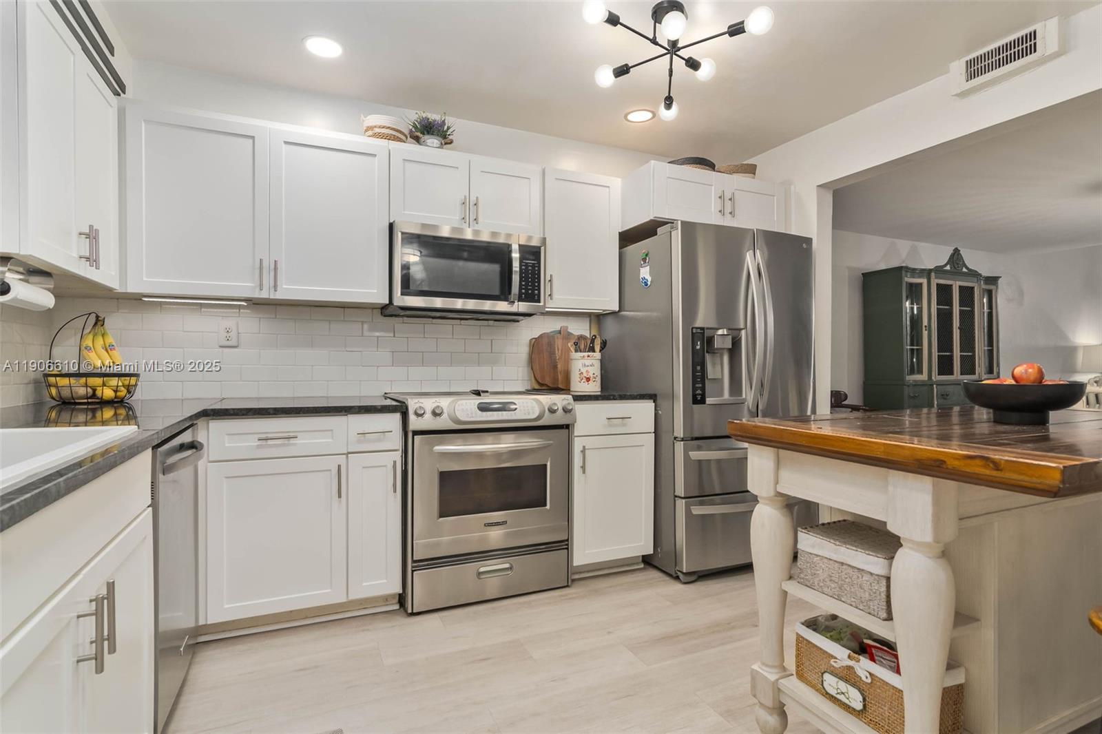 1603 NE 105th St #3-9