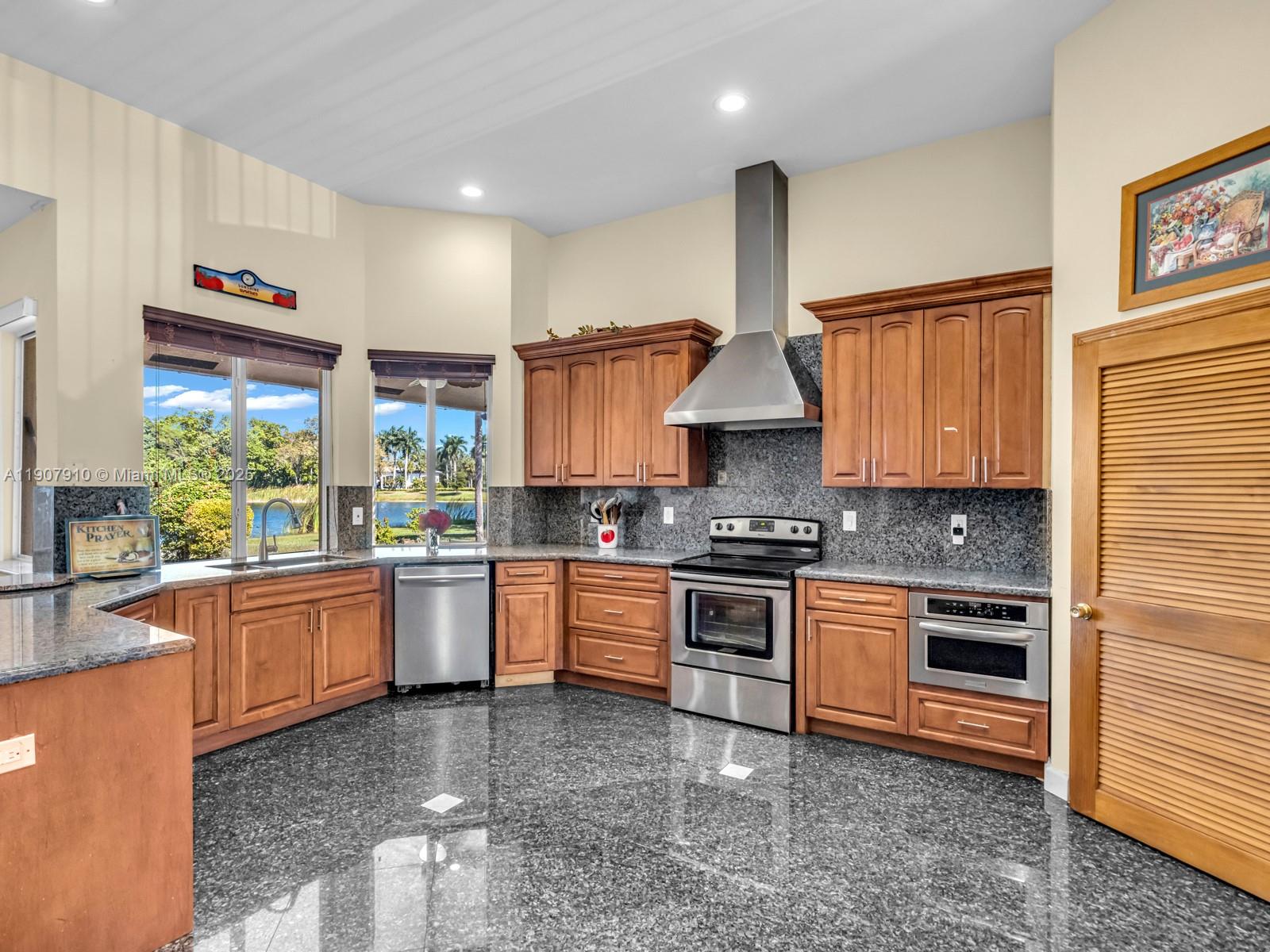 2710 Walkers Way Weston, FL 33331