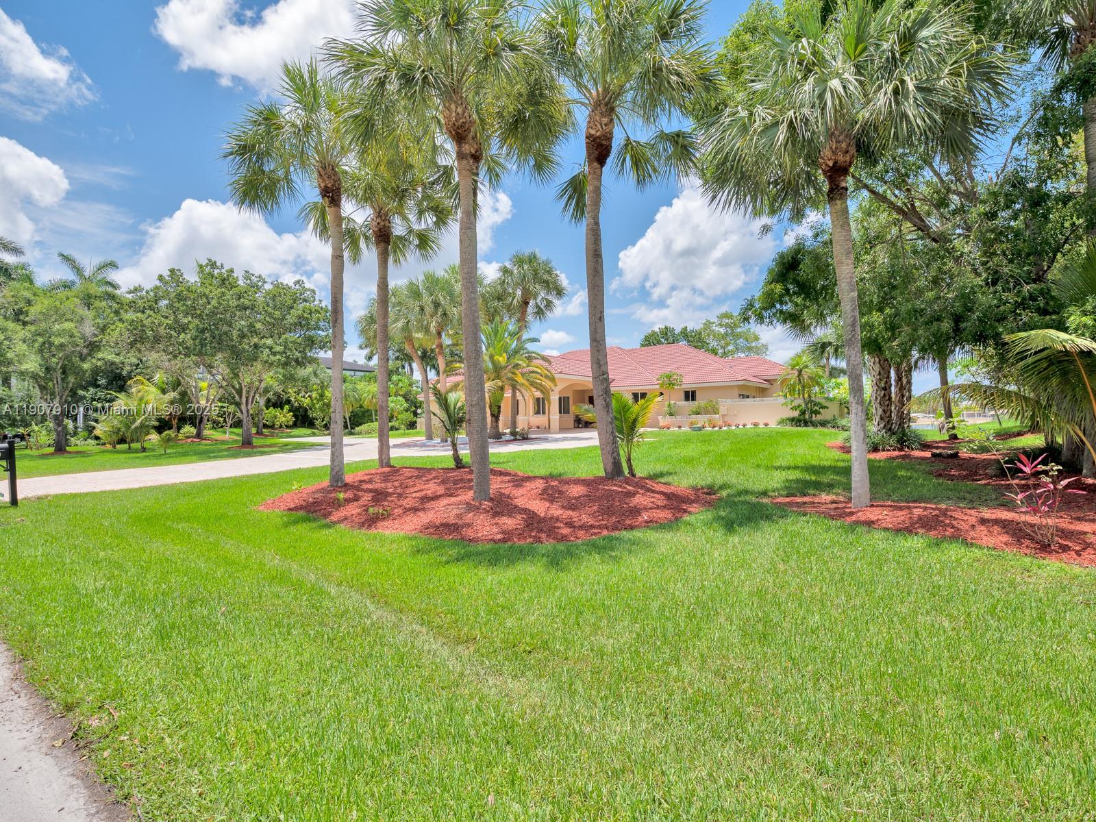 2710 Walkers Way Weston, FL 33331