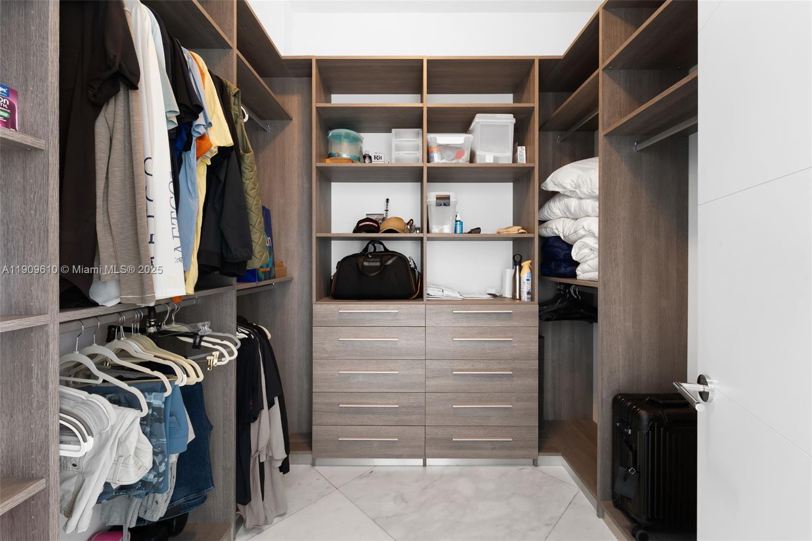 4100 Island Blvd #903 Aventura, FL 33160