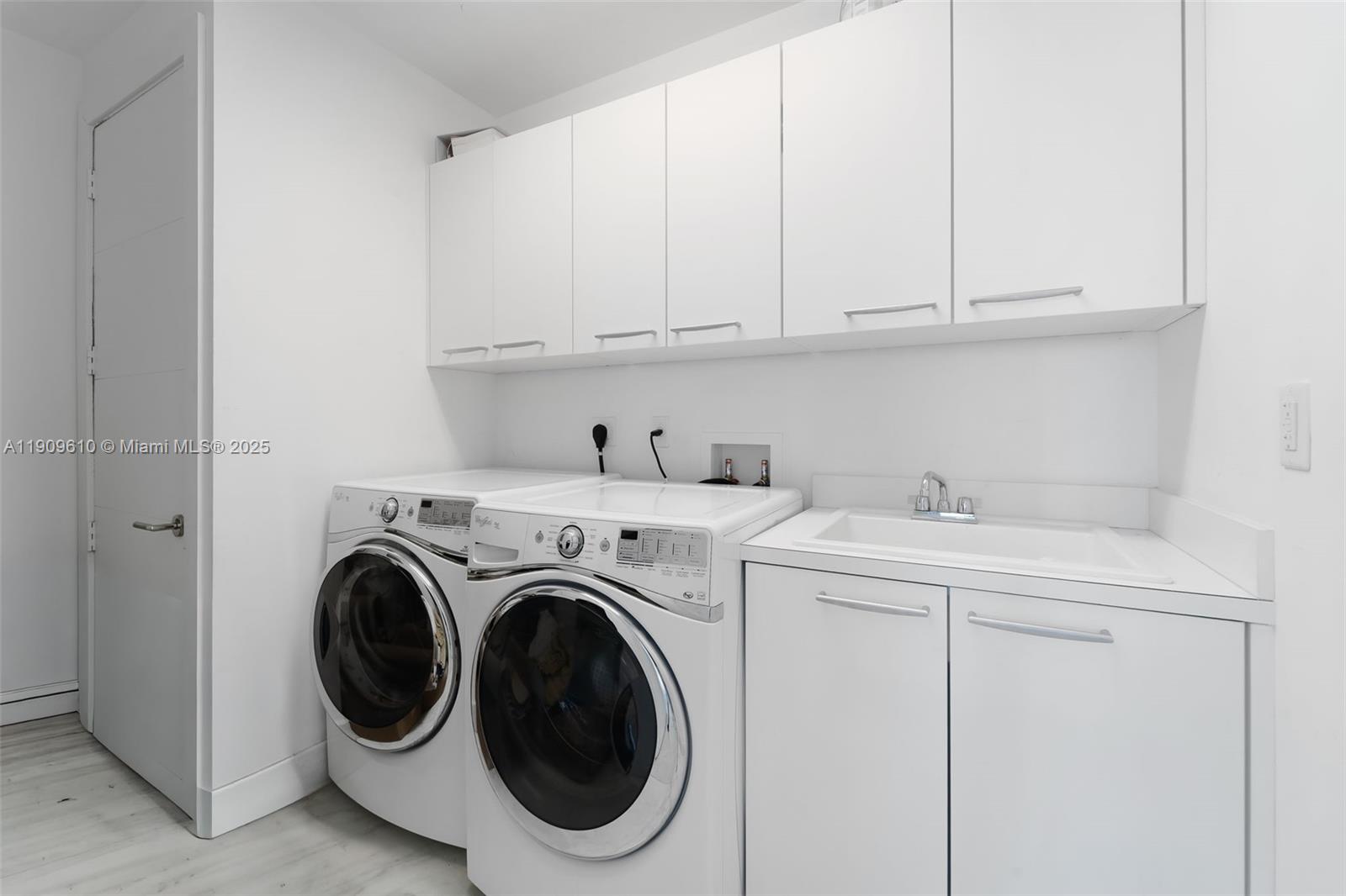 4100 Island Blvd #903 Aventura, FL 33160