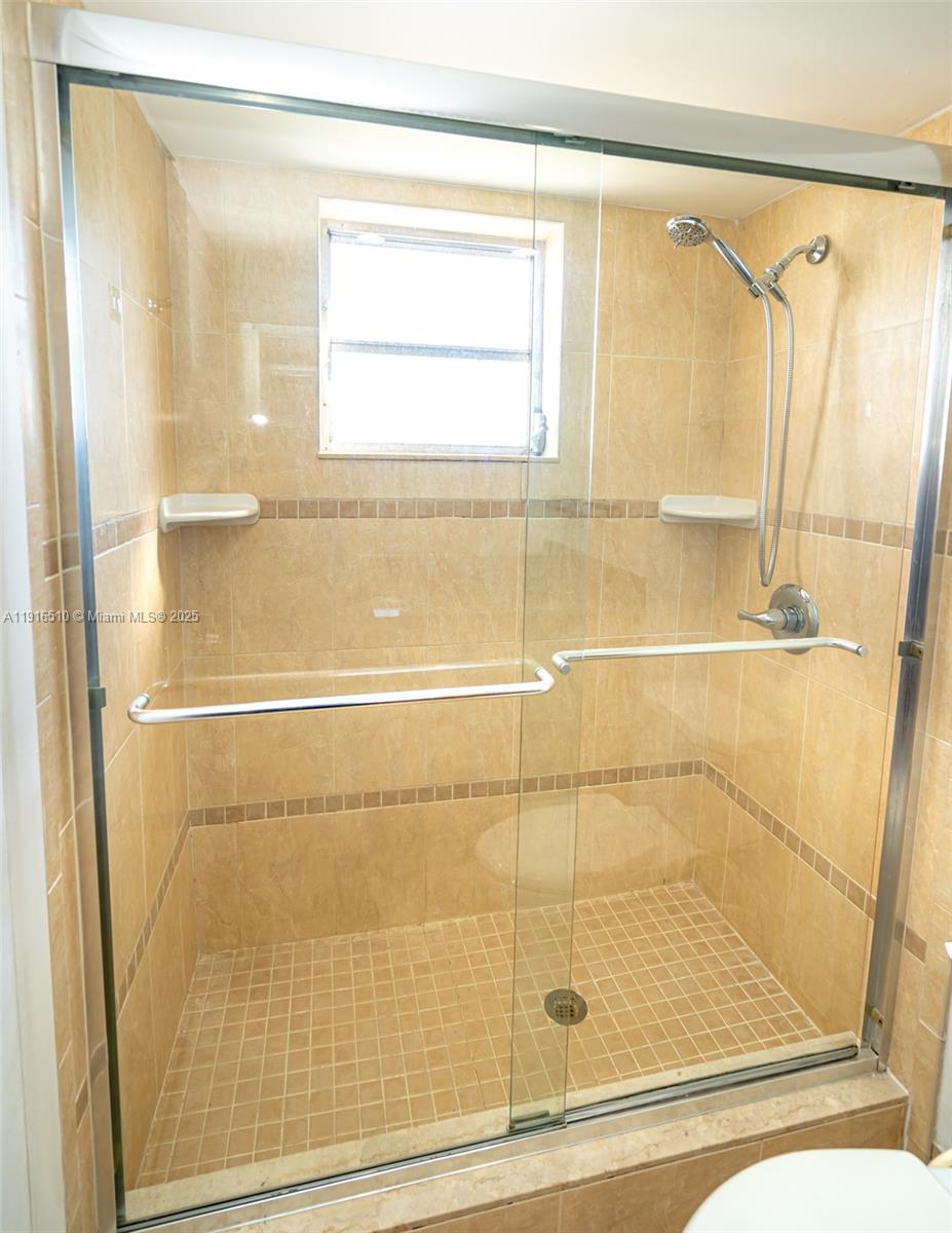 3527 NE 168th St #301 North Miami Beach, FL 33160