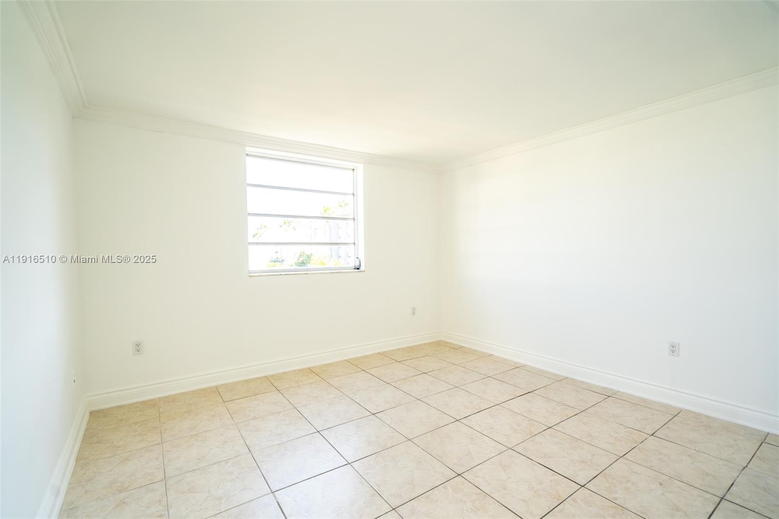 3527 NE 168th St #301 North Miami Beach, FL 33160