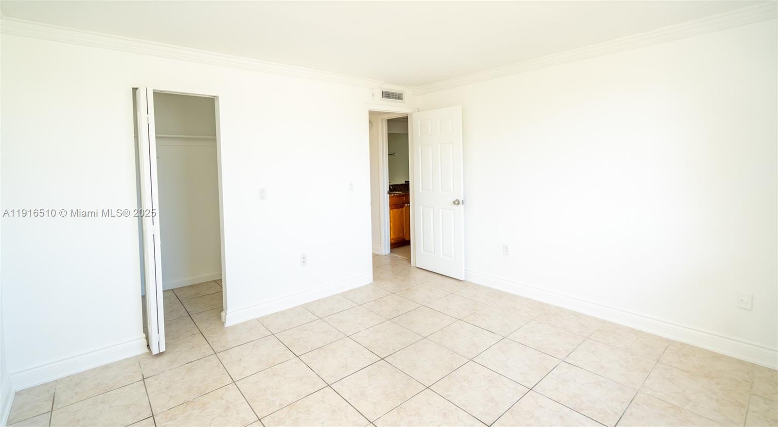 3527 NE 168th St #301 North Miami Beach, FL 33160