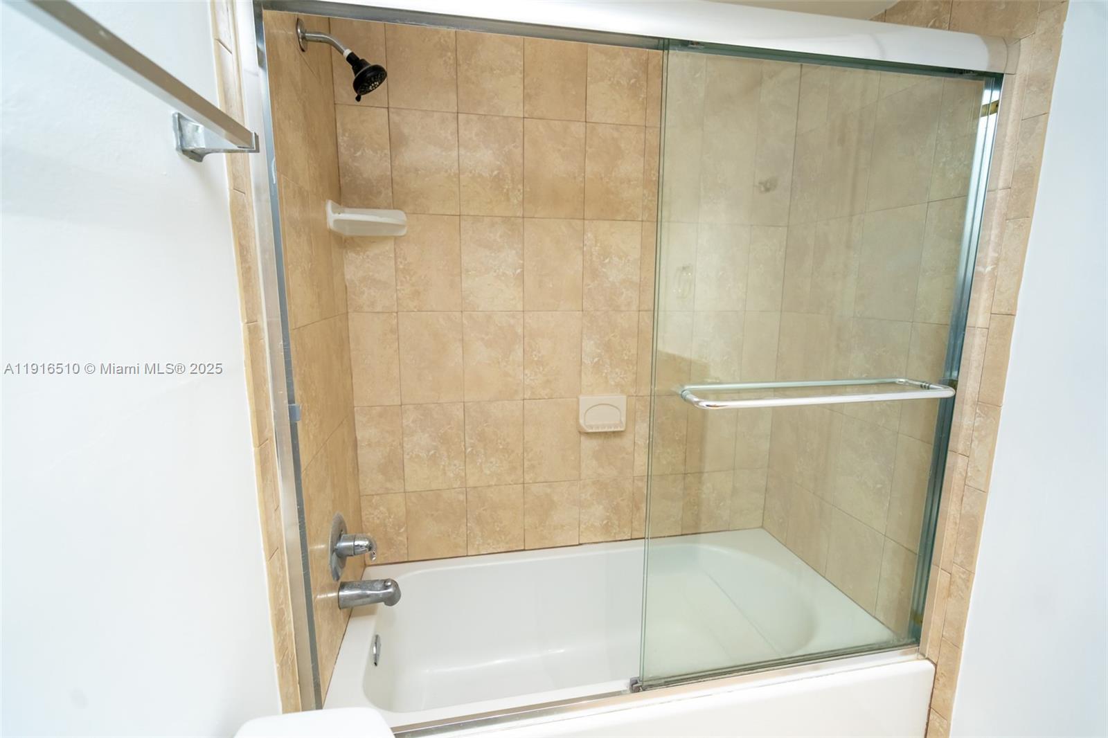 3527 NE 168th St #301 North Miami Beach, FL 33160