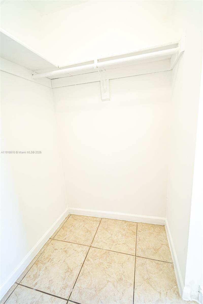 3527 NE 168th St #301 North Miami Beach, FL 33160