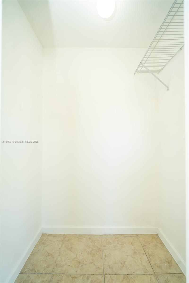 3527 NE 168th St #301 North Miami Beach, FL 33160