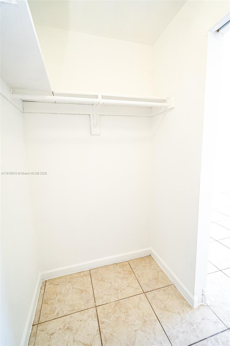 3527 NE 168th St #301 North Miami Beach, FL 33160