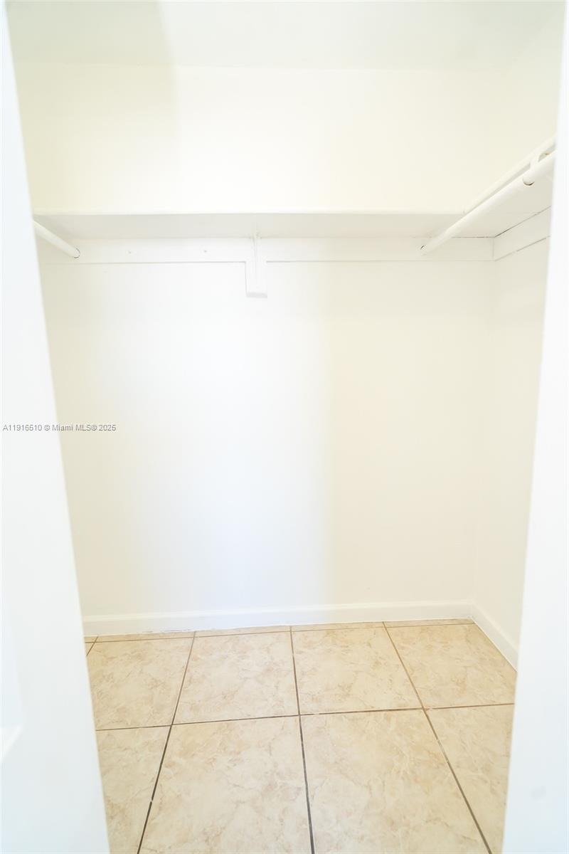 3527 NE 168th St #301 North Miami Beach, FL 33160