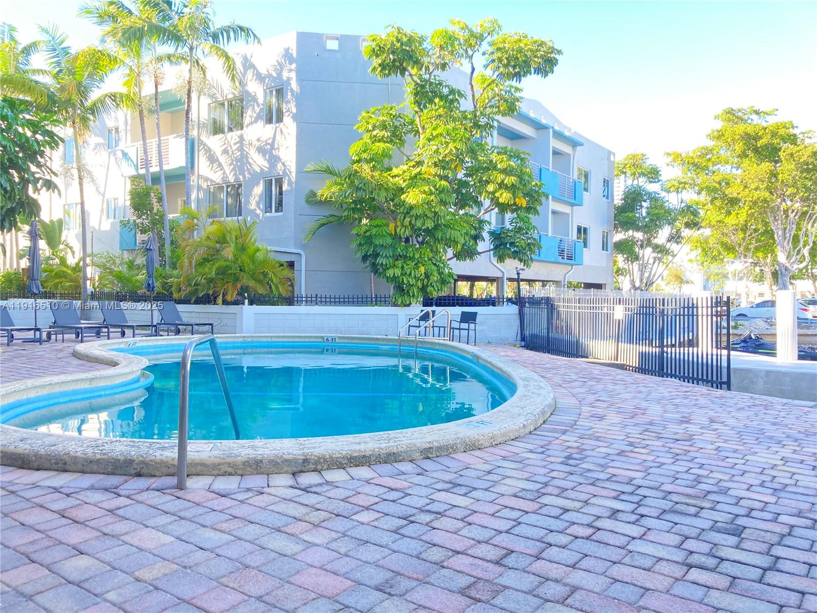 3527 NE 168th St #301 North Miami Beach, FL 33160