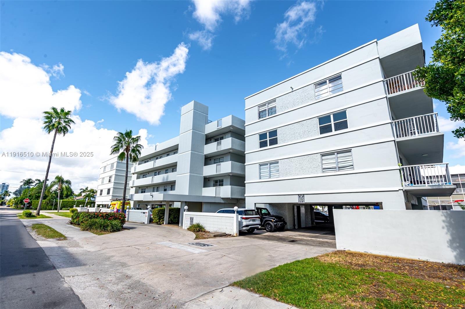3527 NE 168th St #301 North Miami Beach, FL 33160