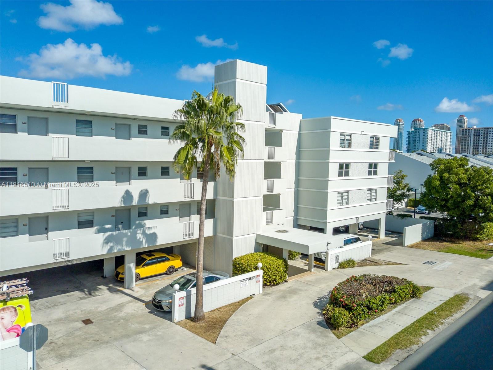 3527 NE 168th St #301 North Miami Beach, FL 33160