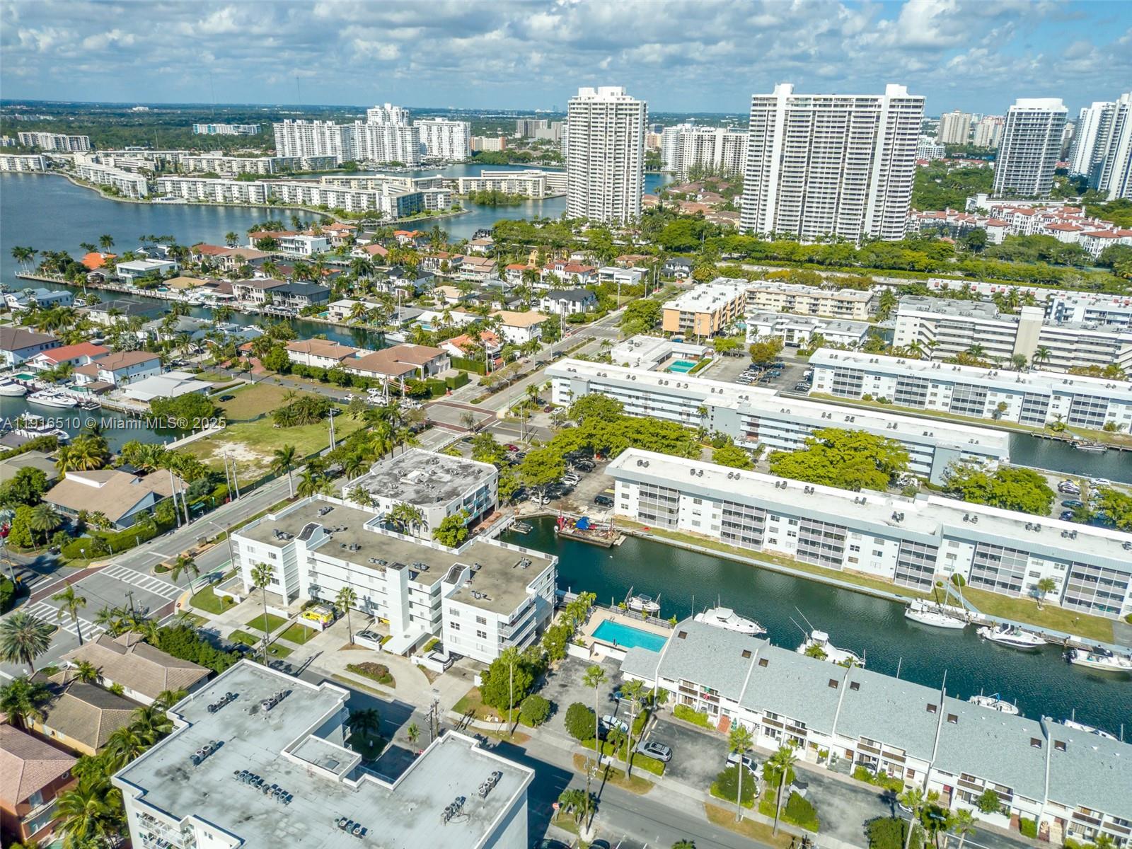 3527 NE 168th St #301 North Miami Beach, FL 33160