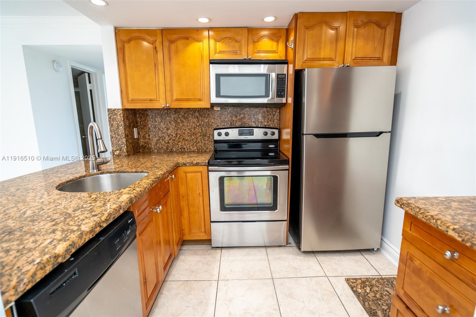 3527 NE 168th St #301 North Miami Beach, FL 33160