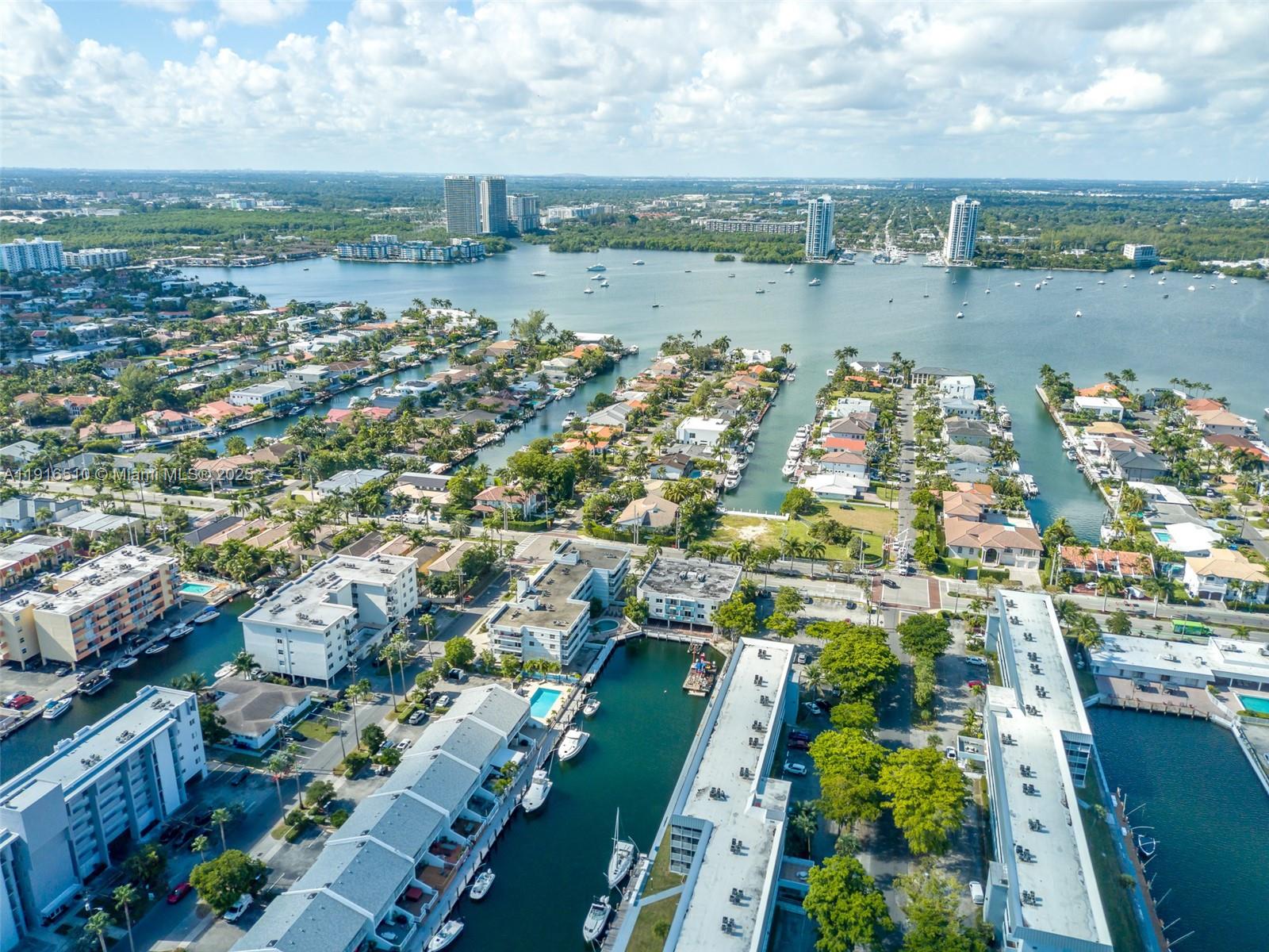 3527 NE 168th St #301 North Miami Beach, FL 33160