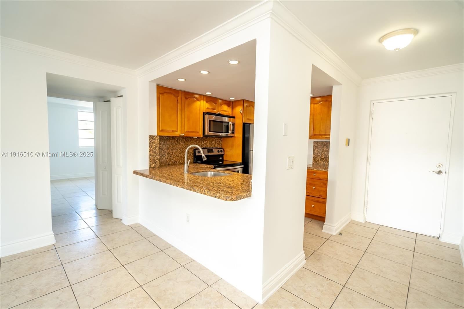 3527 NE 168th St #301 North Miami Beach, FL 33160