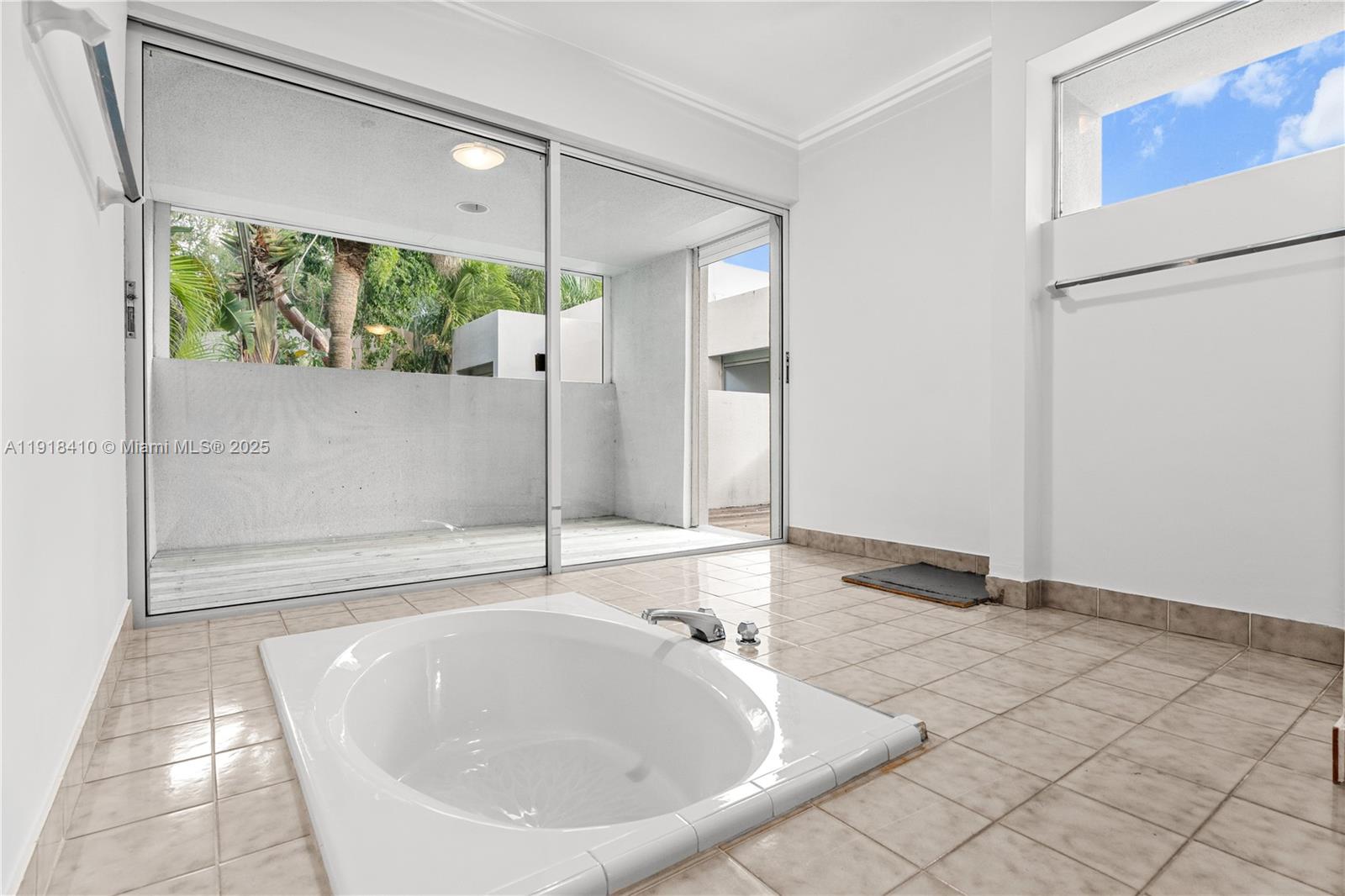 2475 S Bayshore Dr #2 Miami, FL 33133