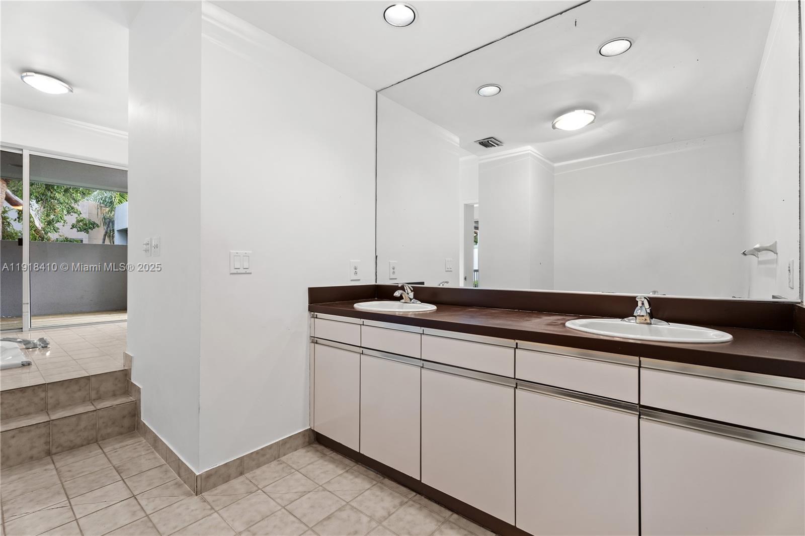 2475 S Bayshore Dr #2 Miami, FL 33133