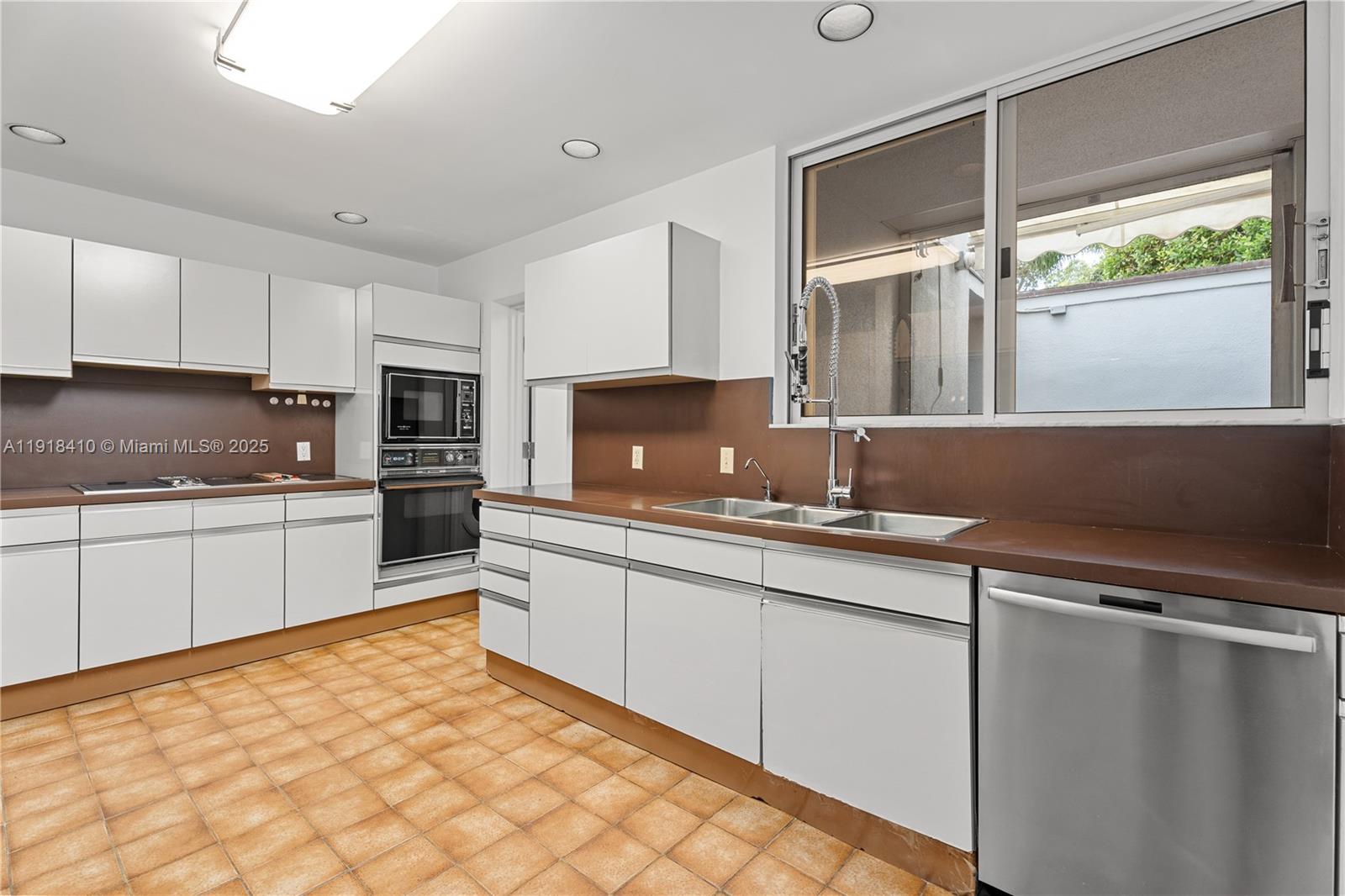 2475 S Bayshore Dr #2 Miami, FL 33133