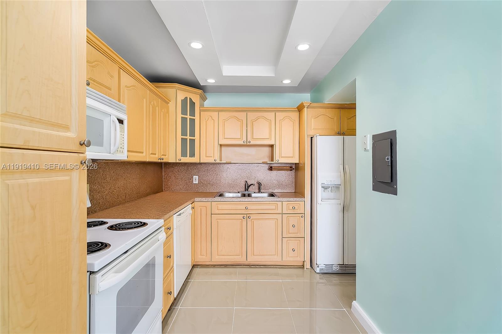 2025 NE 164th St #907 North Miami Beach, FL 33162