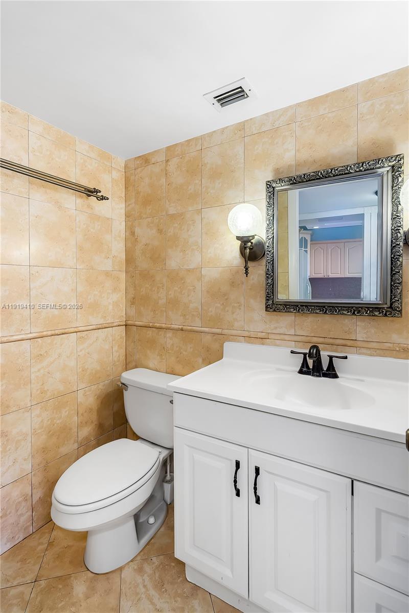 2025 NE 164th St #907 North Miami Beach, FL 33162