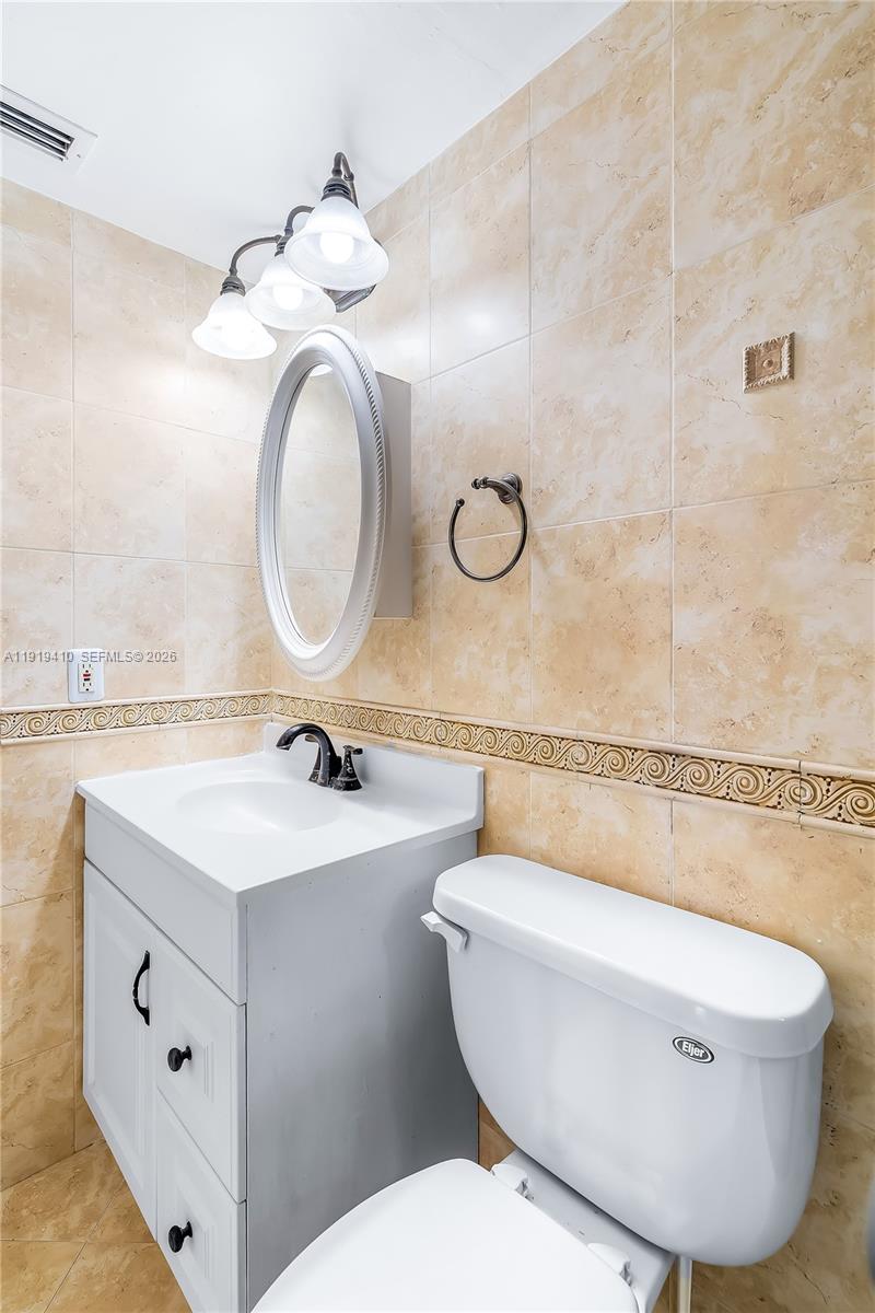 2025 NE 164th St #907 North Miami Beach, FL 33162