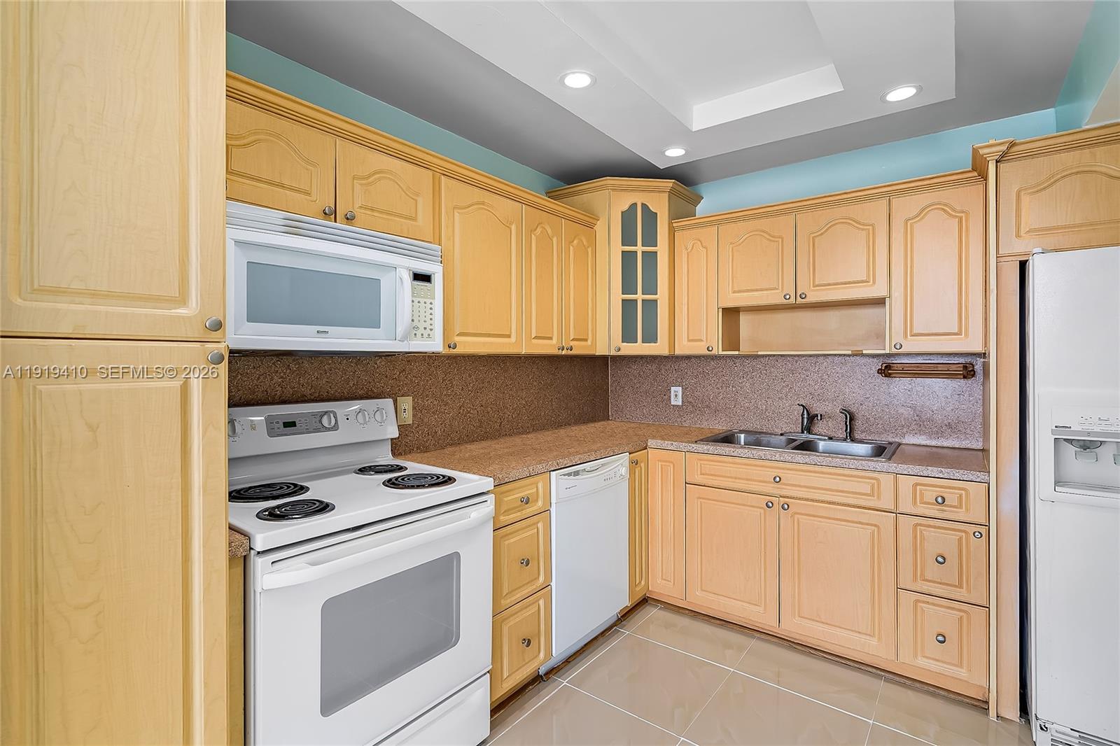 2025 NE 164th St #907 North Miami Beach, FL 33162