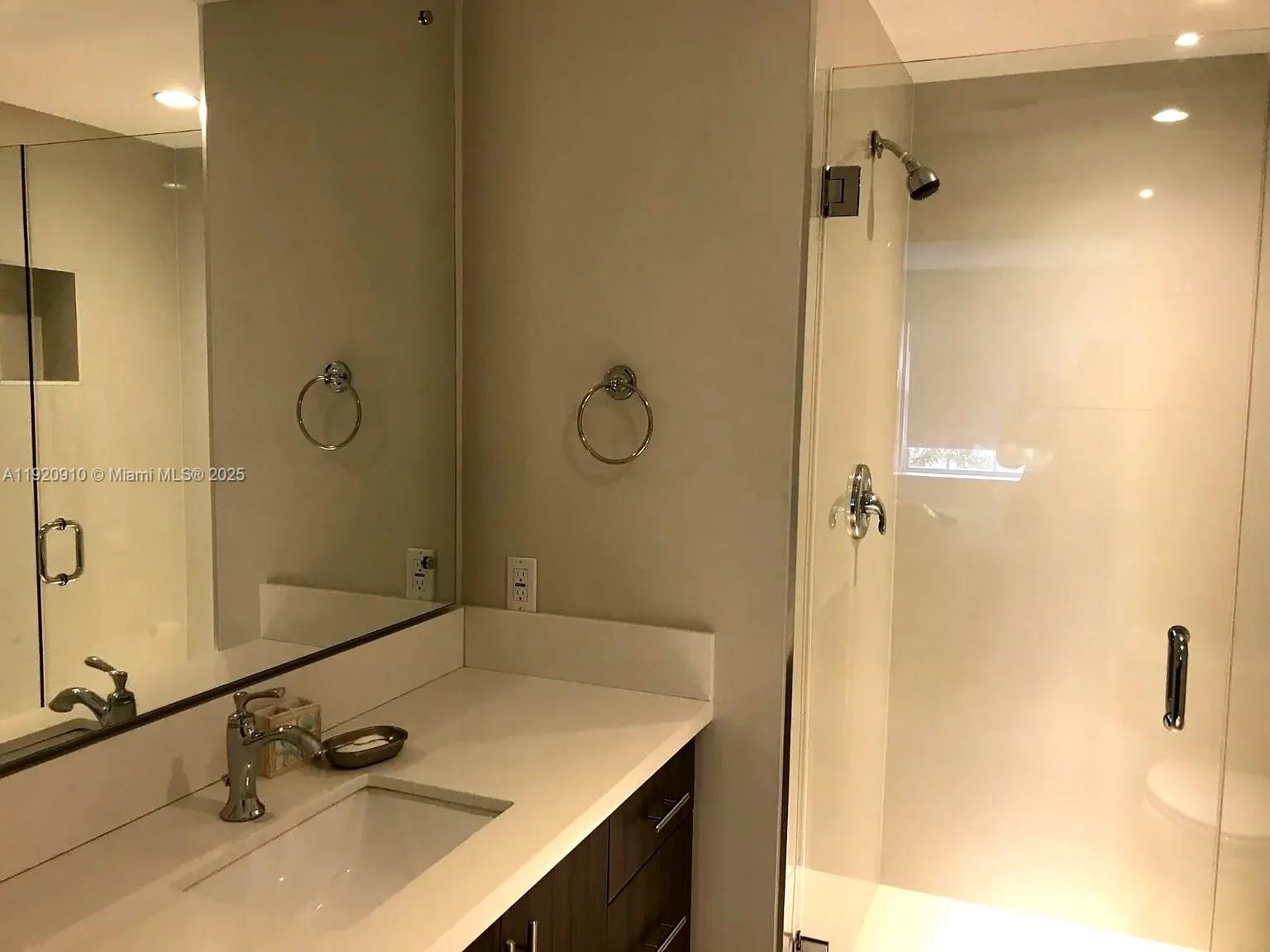 300 Galen Dr #205 Key Biscayne, FL 33149