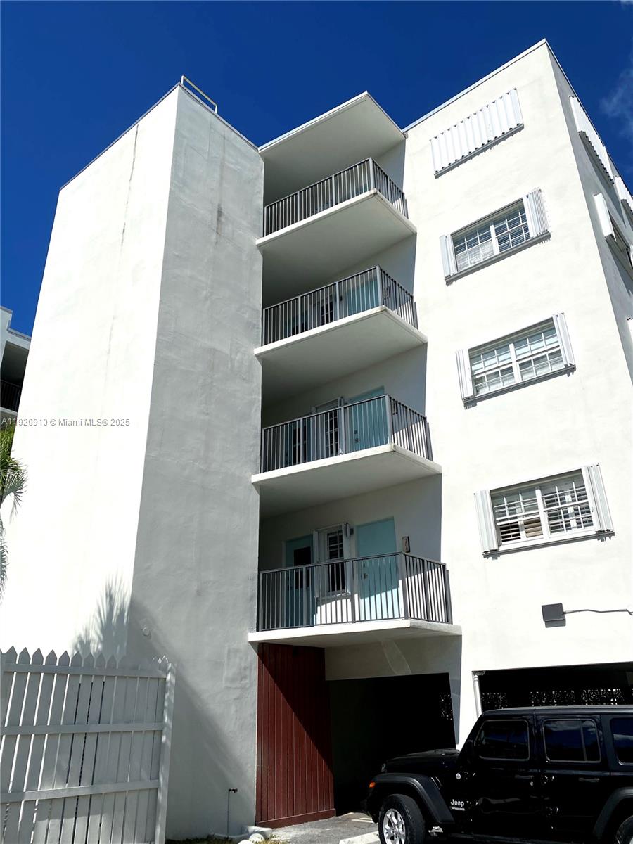 300 Galen Dr #205 Key Biscayne, FL 33149