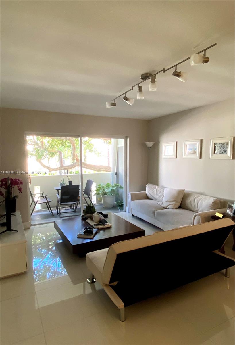 300 Galen Dr #205 Key Biscayne, FL 33149