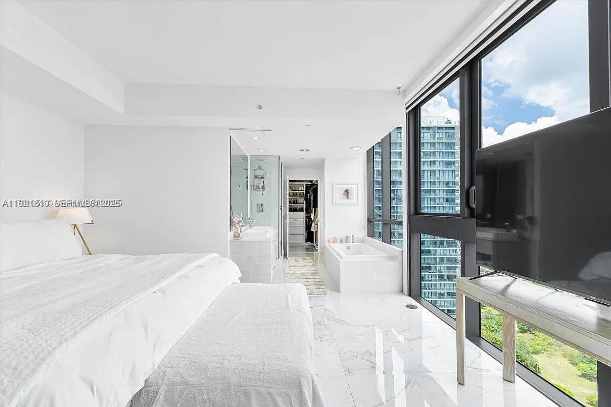 650 NE 32nd St #3808 Miami, FL 33137