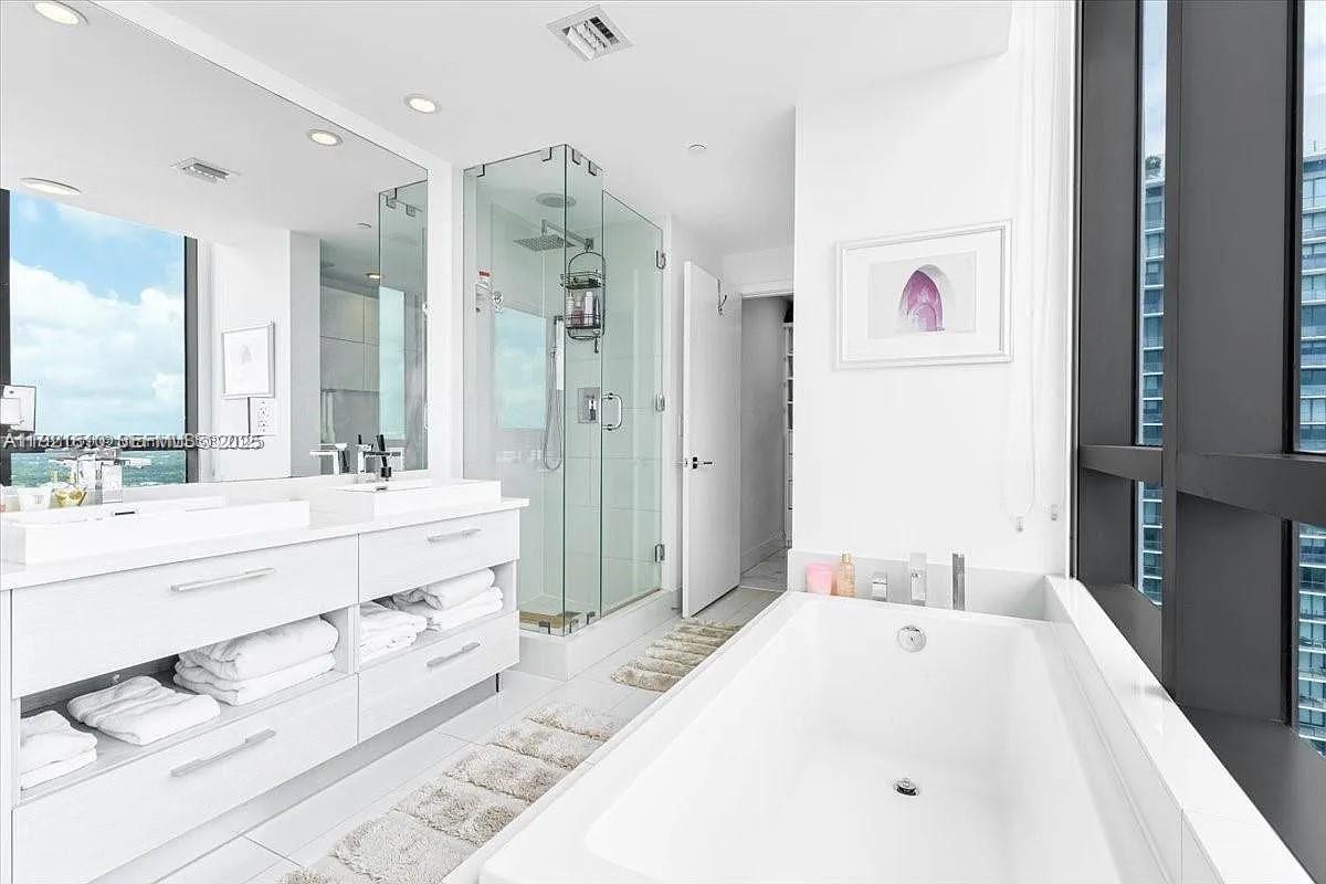 650 NE 32nd St #3808 Miami, FL 33137