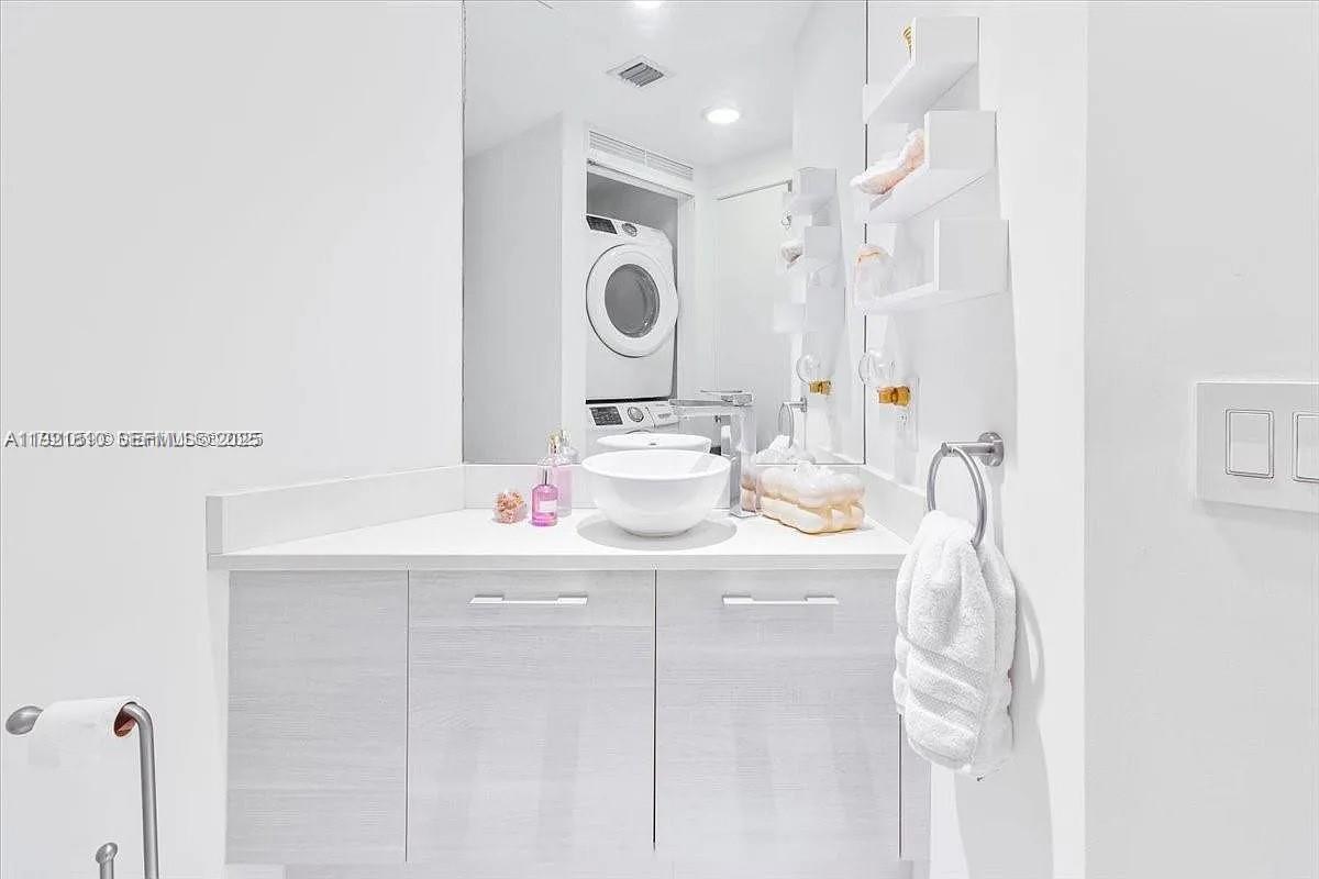 650 NE 32nd St #3808 Miami, FL 33137