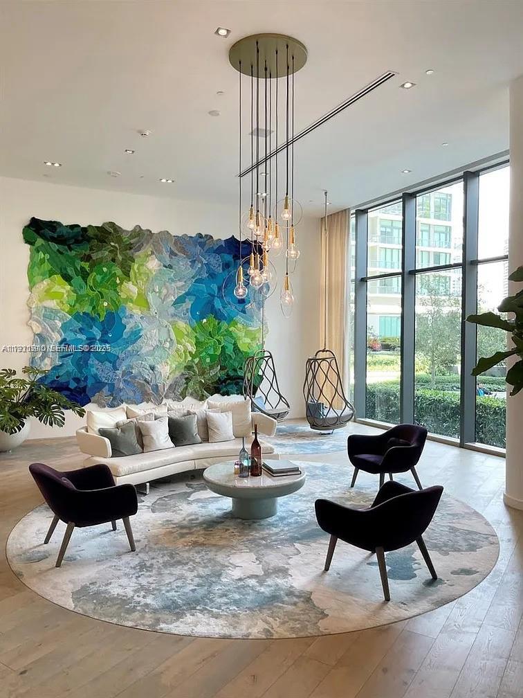 650 NE 32nd St #3808 Miami, FL 33137