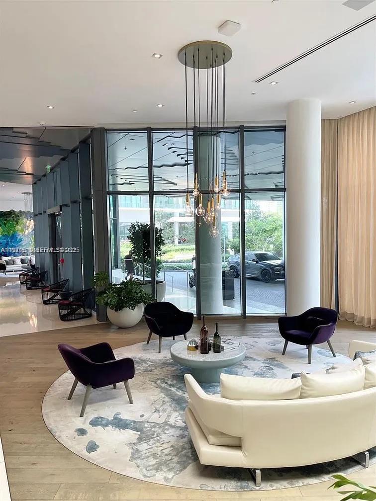 650 NE 32nd St #3808 Miami, FL 33137